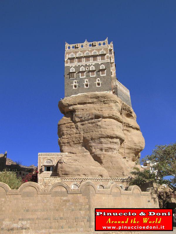 Yemen - Wadi Dhahr (il palazzo sulla roccia) - 03.jpg